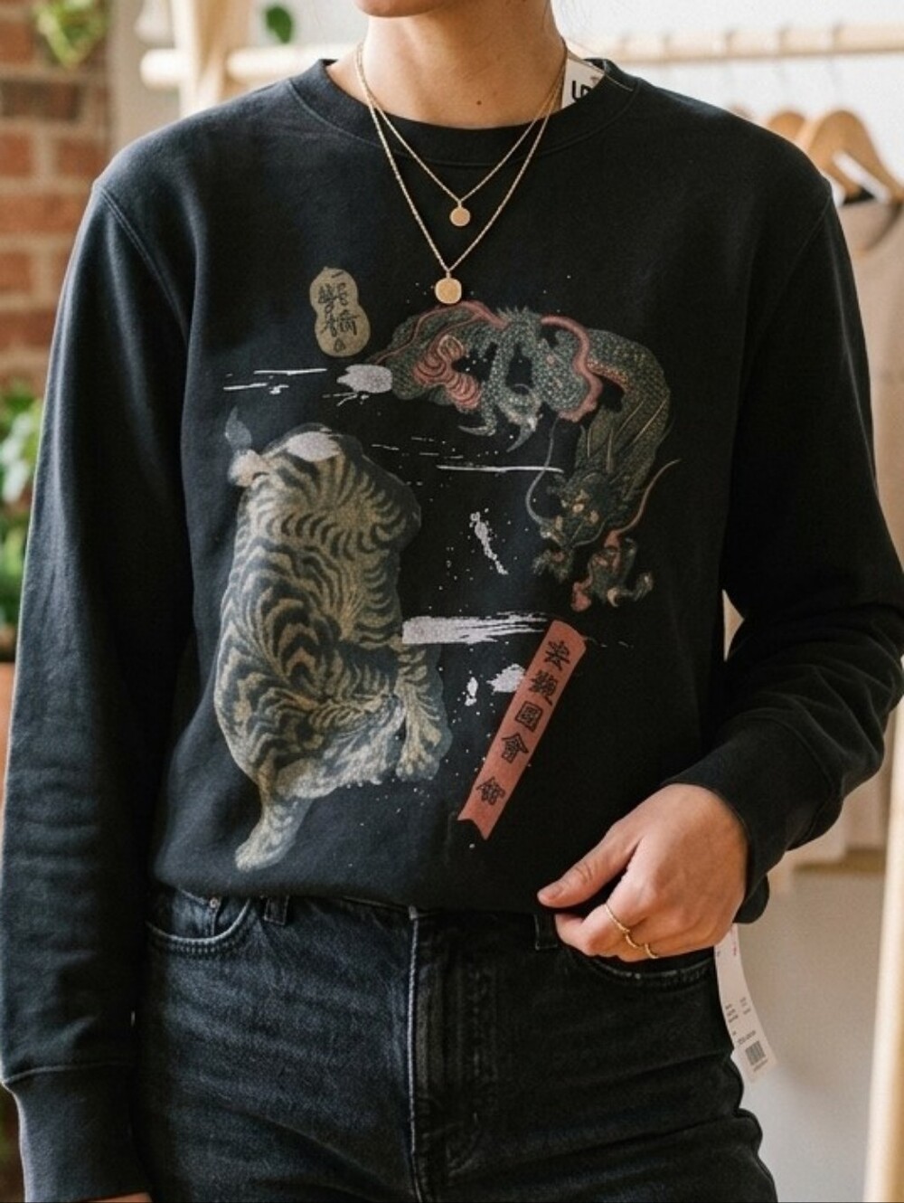 UNIQLO x Museum of Fine Arts Boston | Dragon & Tiger Graphic Sweatshirt Medium